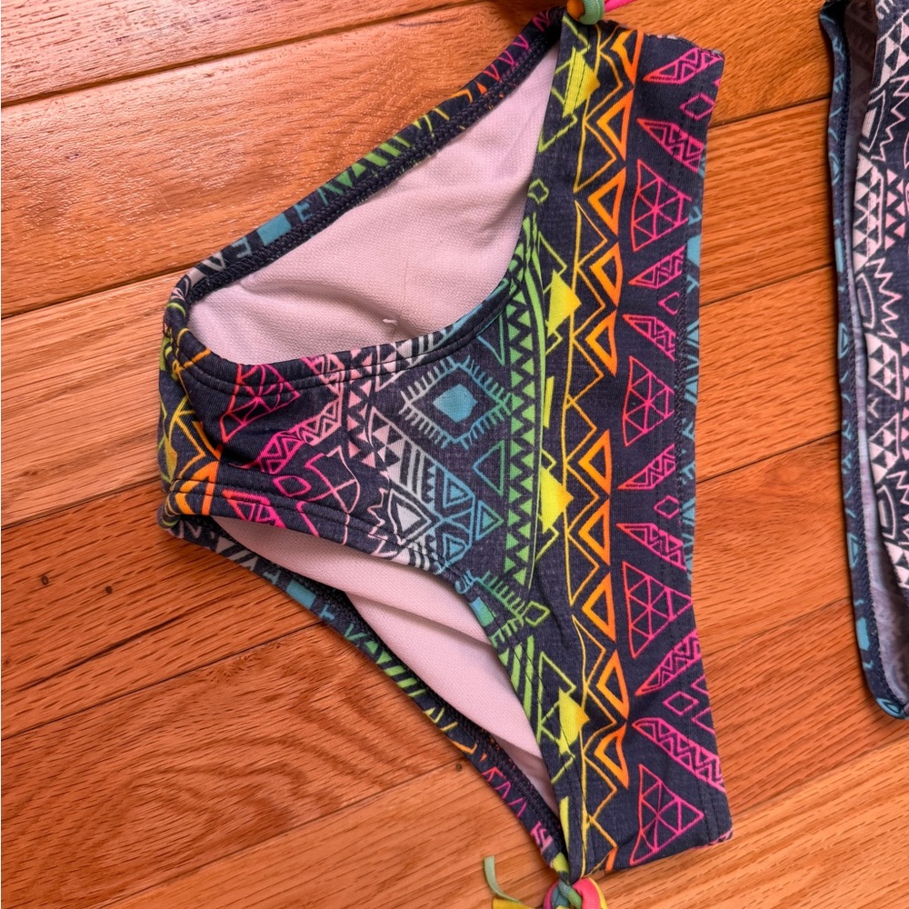 Geometric Multicolor Bikini Set - Picture 3 of 5